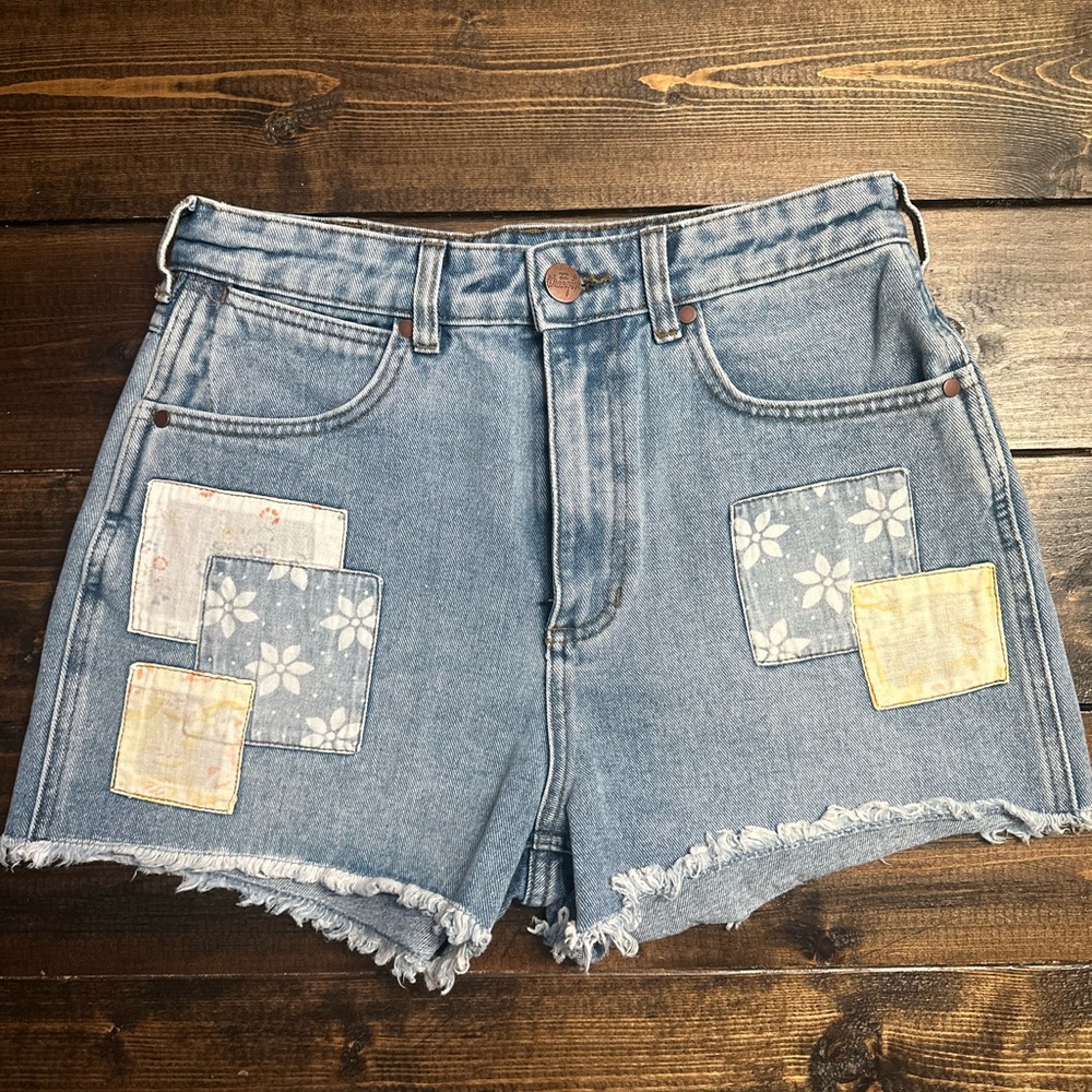 Wrangler Blue and White Jean Shorts Distressed Frayed Hem